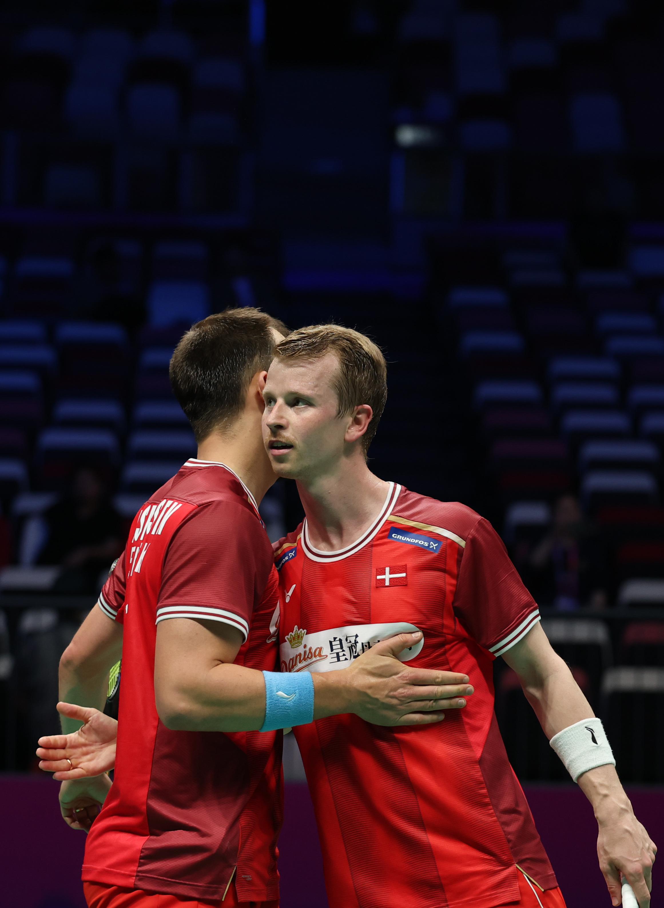 包含丹麦羽毛球队险胜中国羽毛球队，辛杜绝境逆转的词条