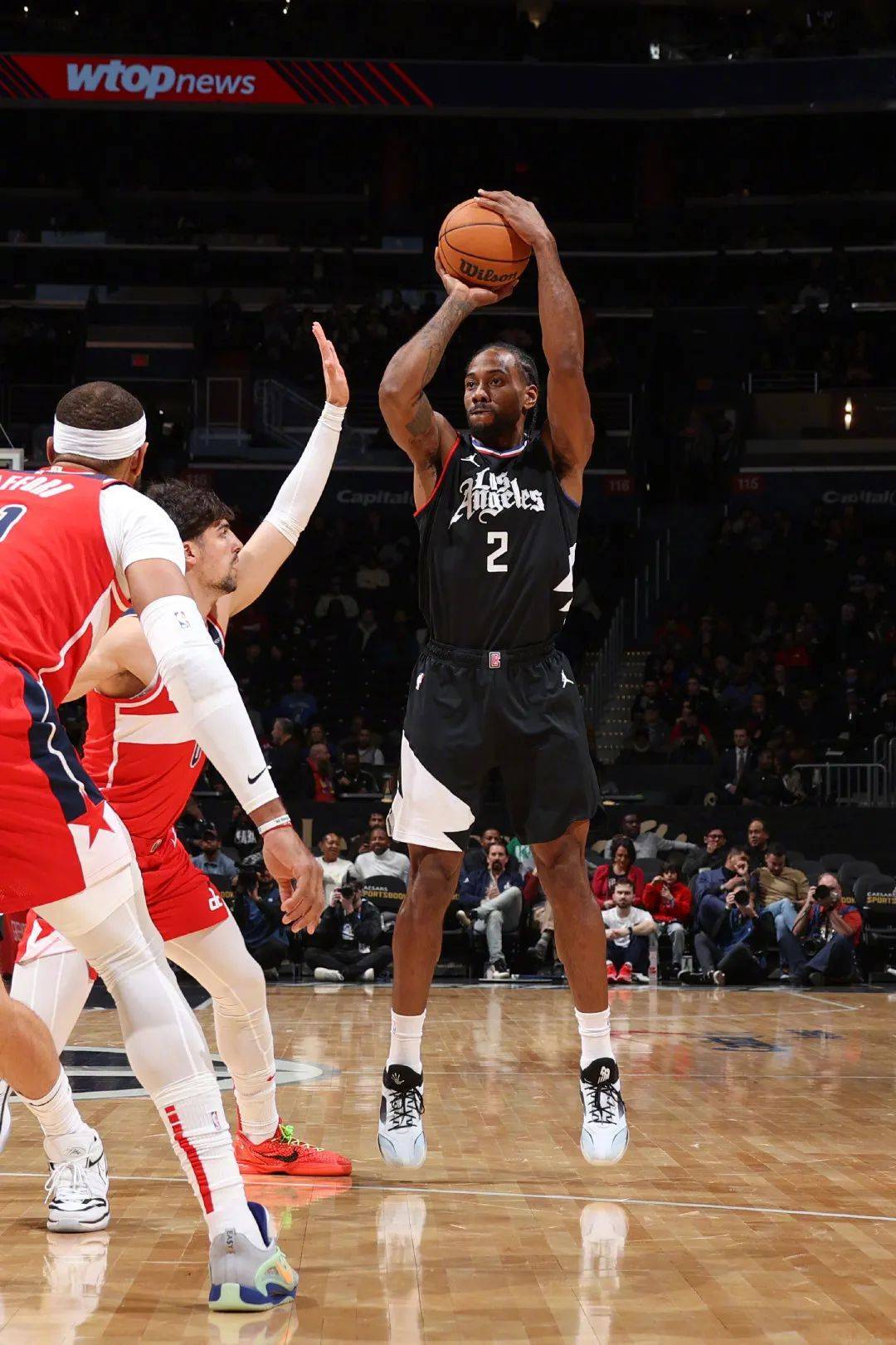 奇才险胜猛龙,伦纳德高光表现 奇才险胜猛龙,伦纳德高光表现