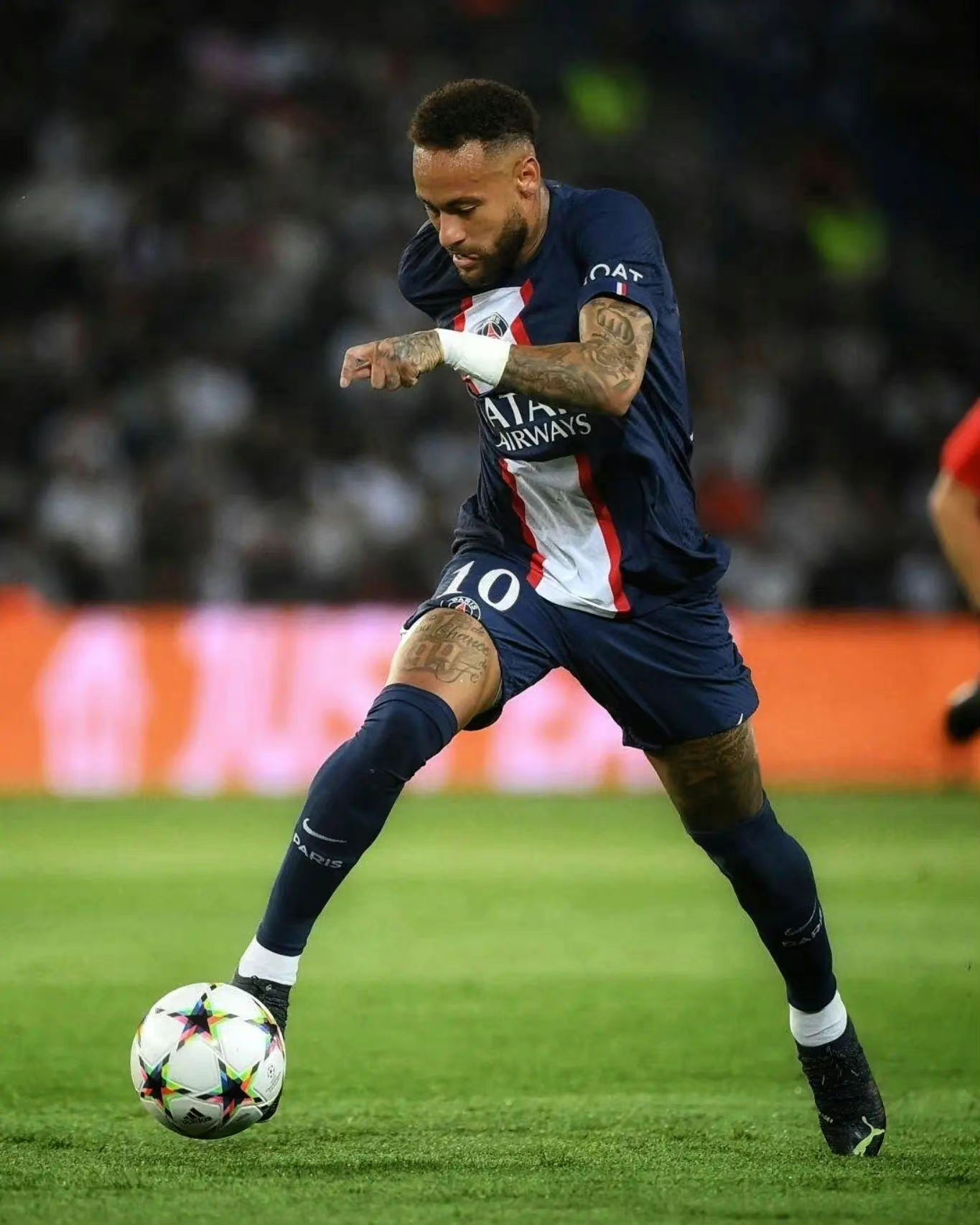 瓦伦西亚绝杀那不勒斯，内马尔惊艳世界