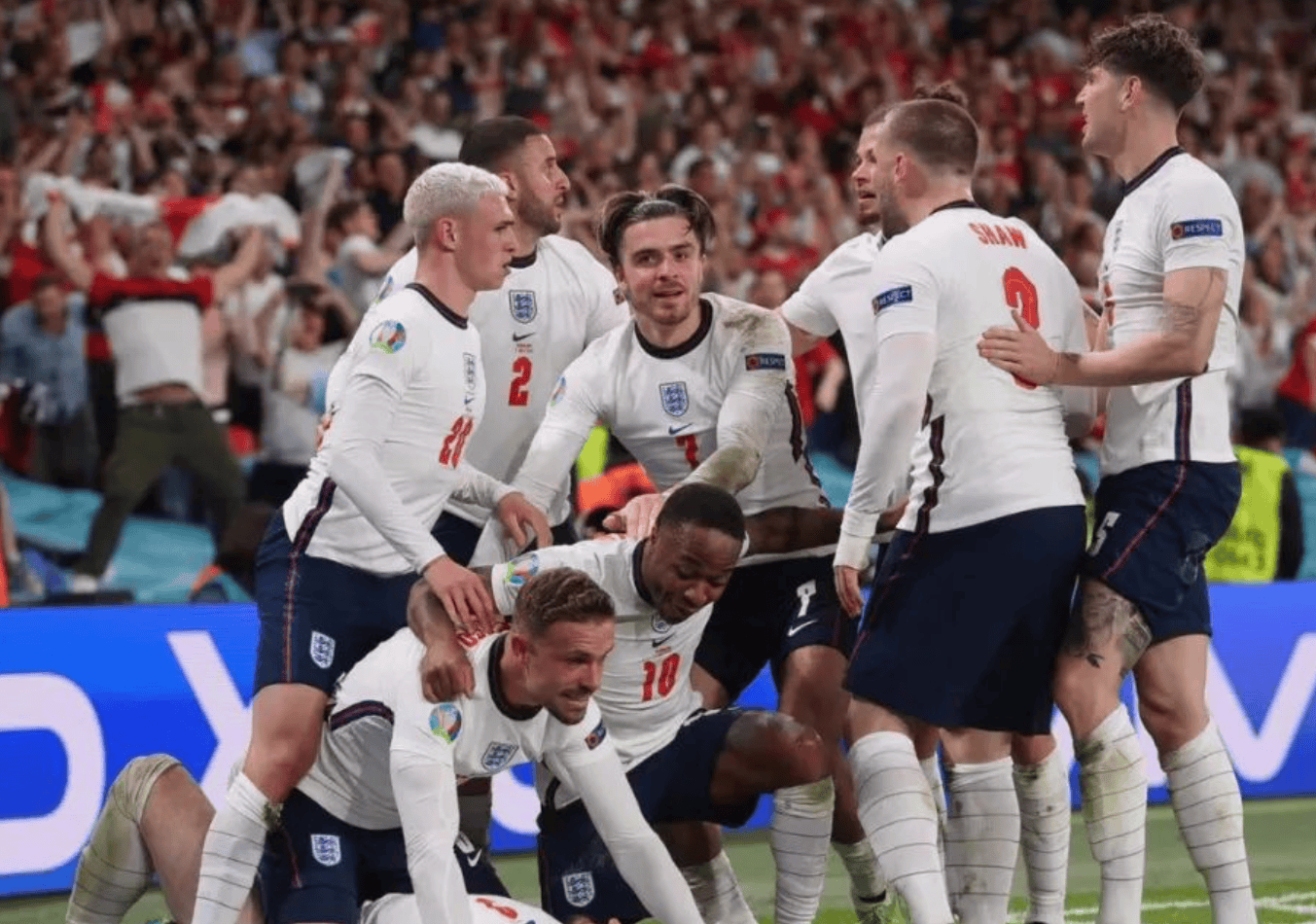 包含英格兰横扫阿尔巴尼亚，轻松晋级欧预赛淘汰赛的词条