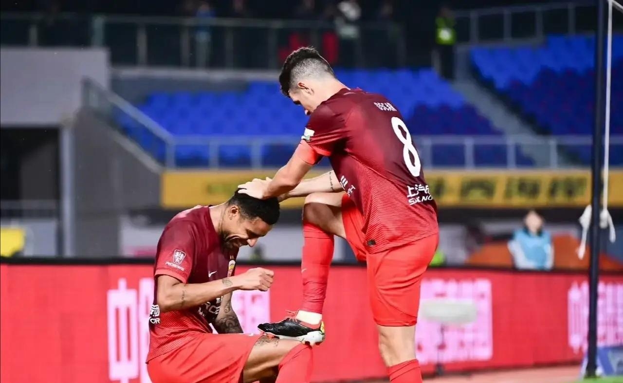 关于联赛新动向:球队士气高涨,备战关键对决的信息 关于联赛新动向:球队士气高涨,备战关键对决的信息