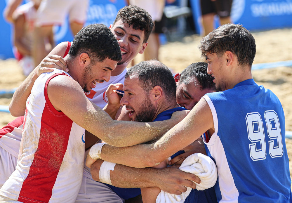 欢呼悲叹之间，比赛场上灿烂绽放