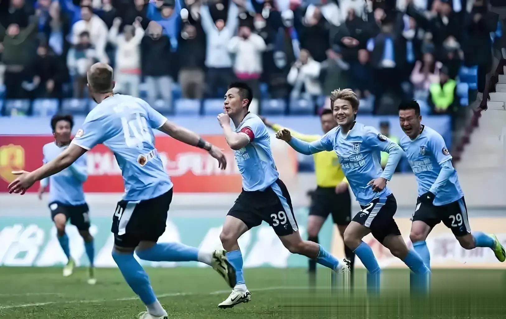 一轮热血足坛大战，大连一方大胜对手