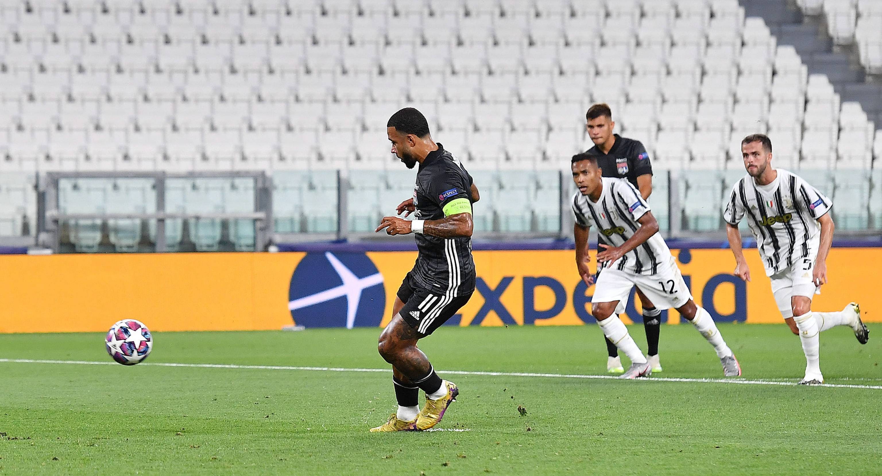 尤文图斯力克里昂，轻松晋级