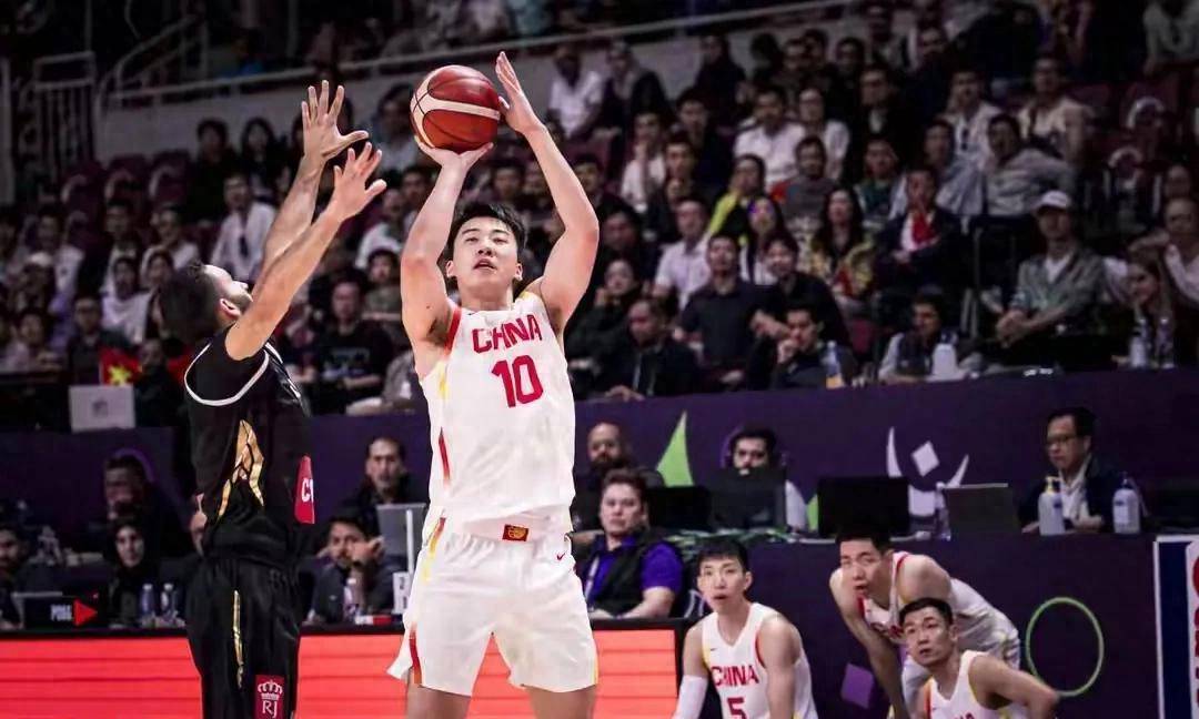 福建男篮强势压倒对手，迎来复苏