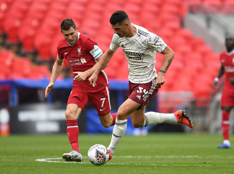 关于阿森纳遭遇利物浦逼平，积分榜上略有下滑的信息