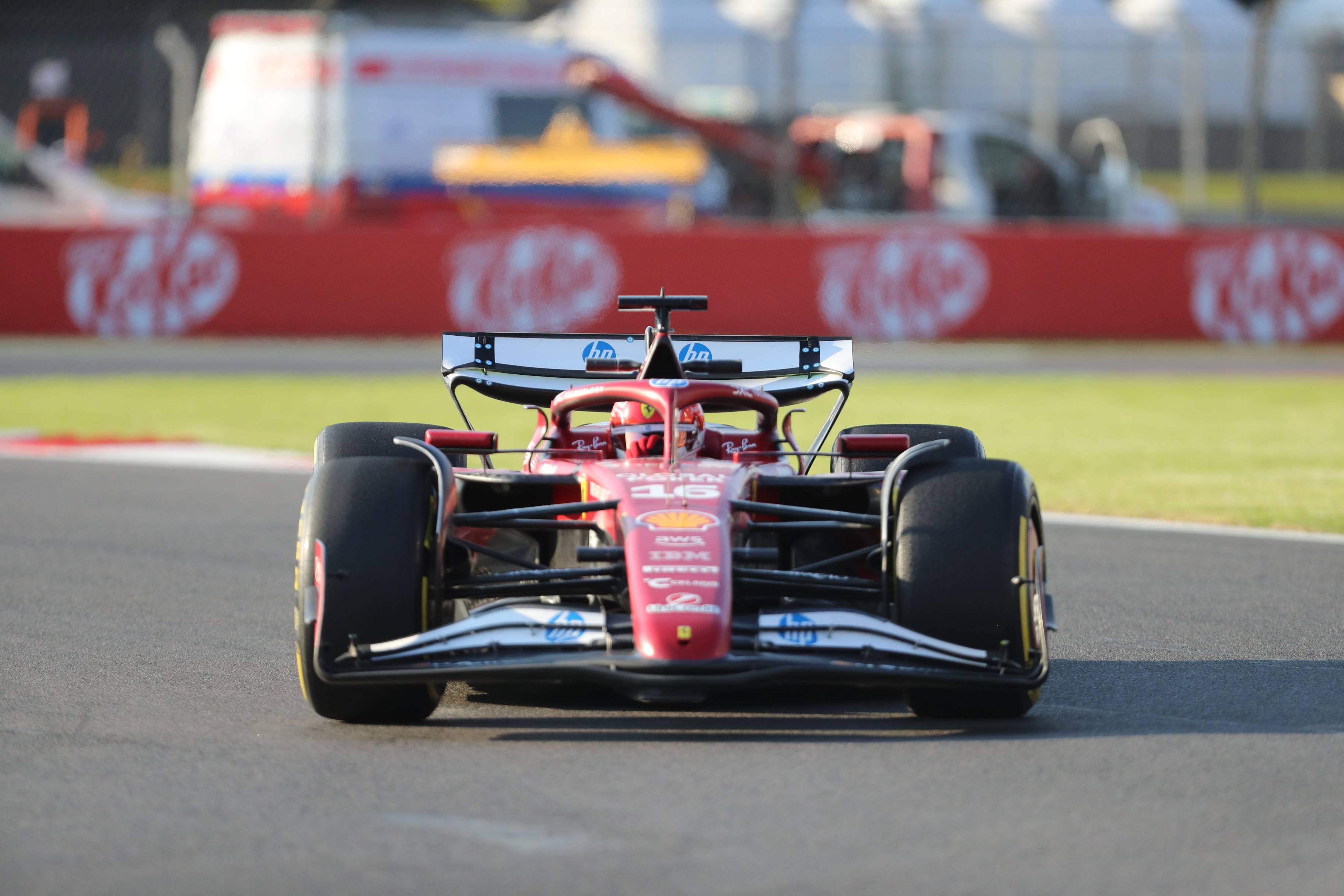 包含红牛二队逆转法拉利，诺里斯统治全场的词条