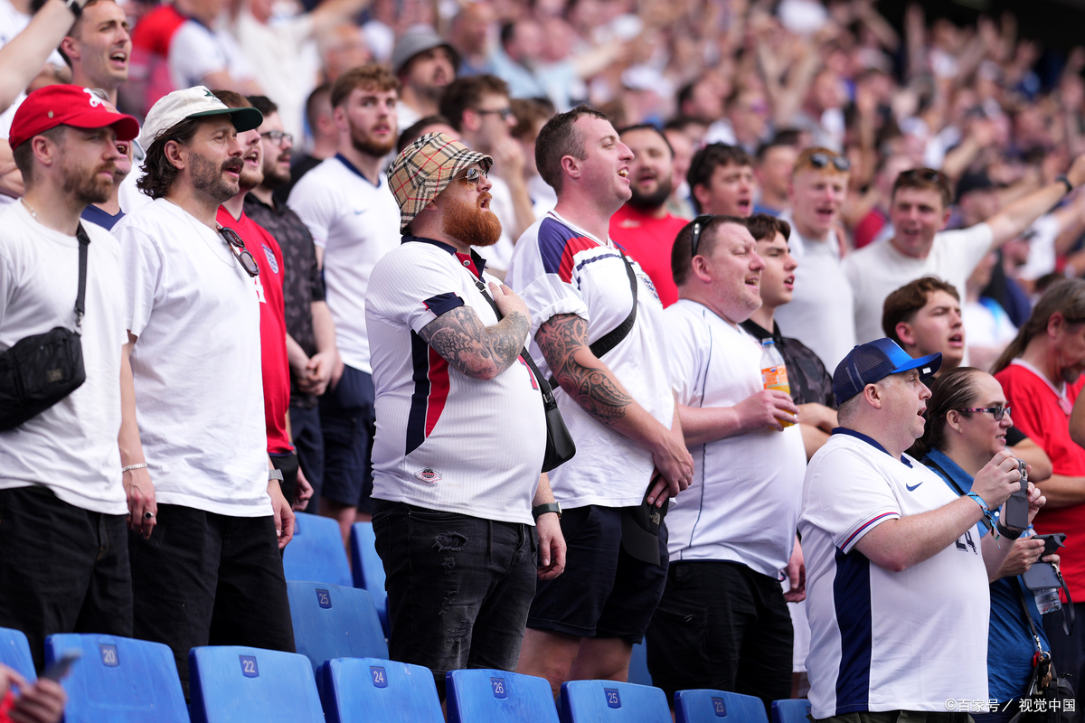 球员们的拼搏精神感染了每一个观众！