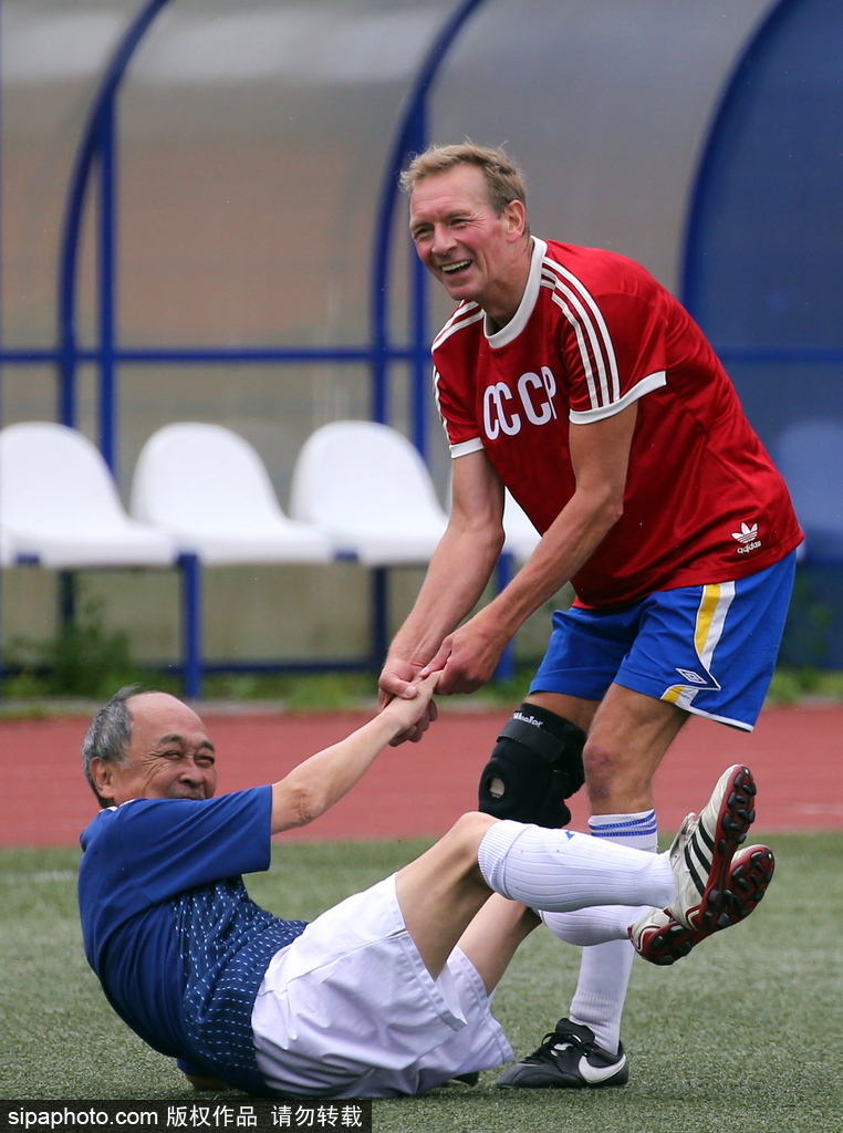 俄罗斯队友谊赛中交出完美战绩