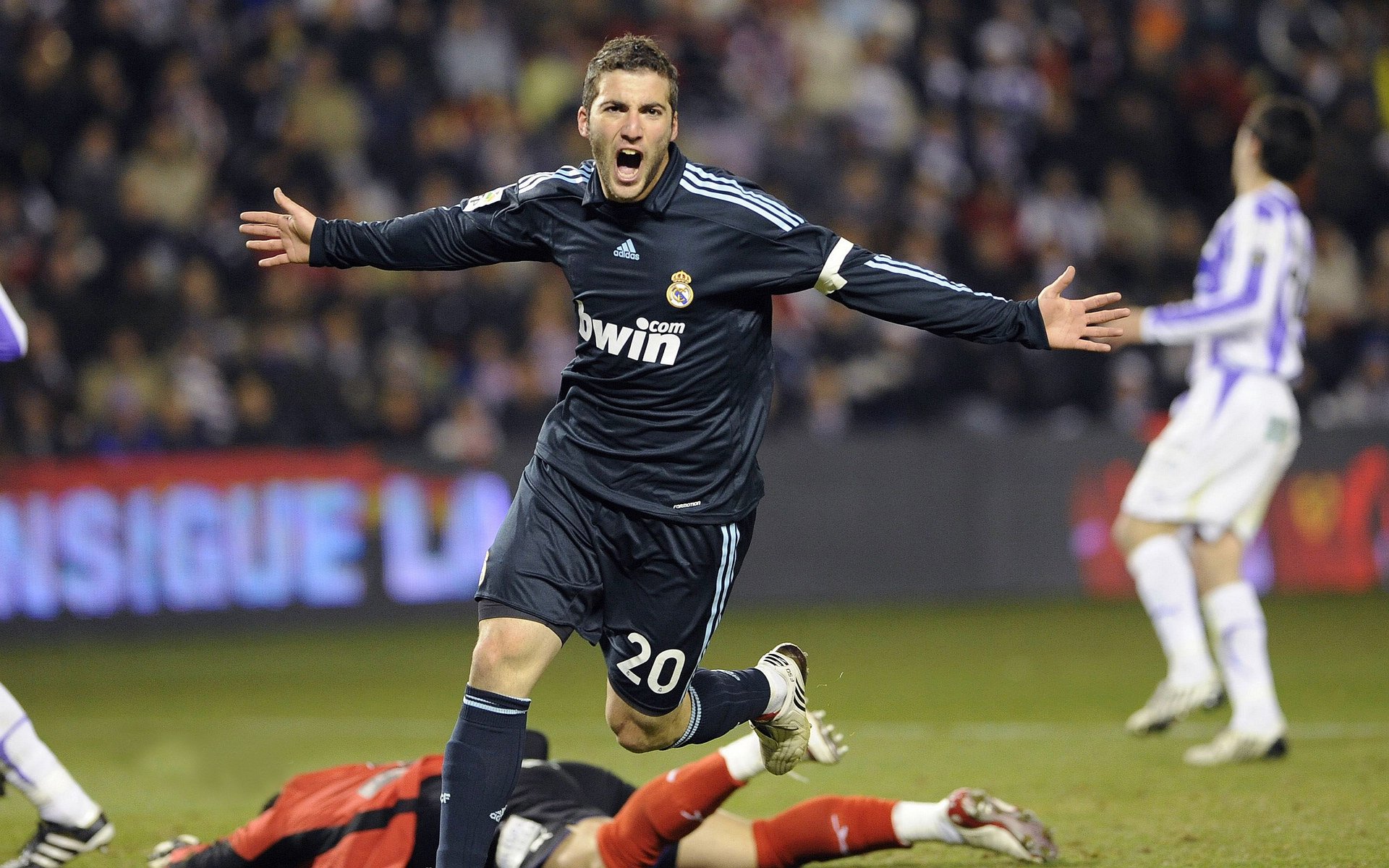 北境狼嚎撕裂麦加，森林狼东决关键战客场力擒尼克斯