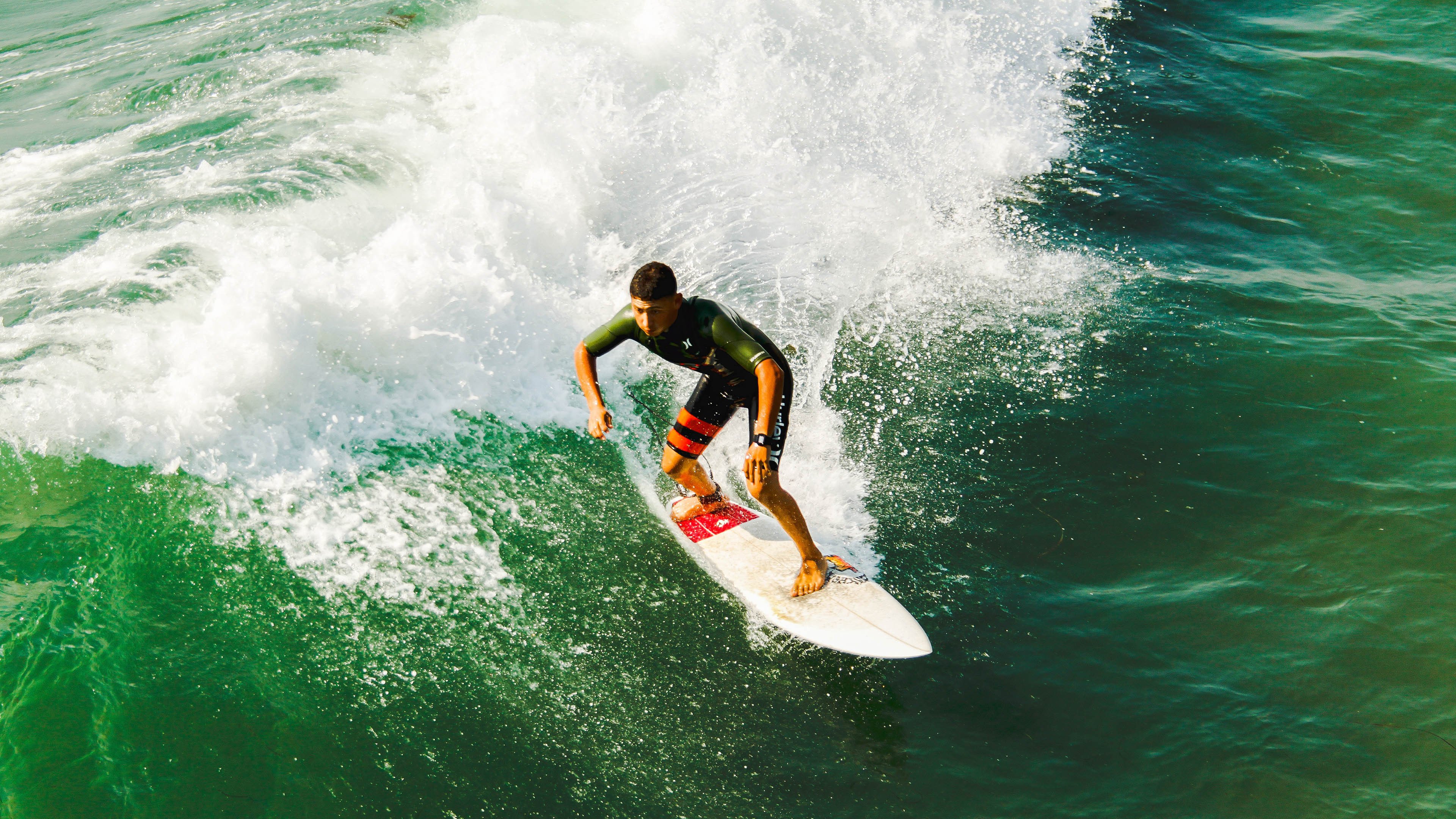 哈登末节狂飙导演逆转好戏，快船巅峰对决力克国王锁定西区关键卡位战