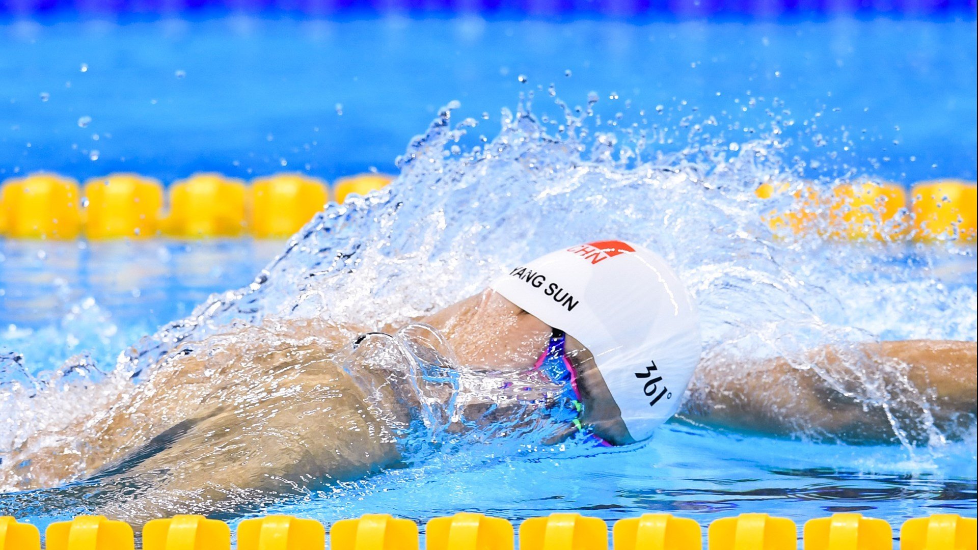 郑思维高光时刻力挽狂澜，日本队险胜印尼队背后的战术博弈与精神较量